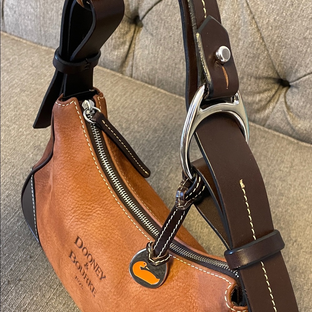 Dooney & Bourke Vintage 1975 Tan and Brown Leather Shoulder Bag - Picture 6 of 7